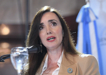 Villarruel disparó contra Adorni en Rosario: “Estamos todos esperando su declaración”