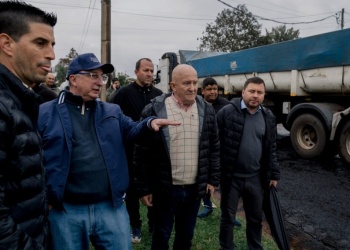Passalacqua supervisó el avance de obras de pavimentación urbana en Puerto Iguazú