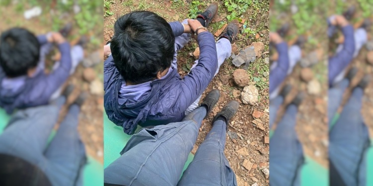 REDUCIDO. La víctima fotografió al acusado mientras esperaba a la policía.