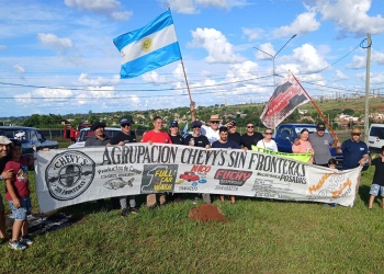 Fanáticos de las “Chevys” y con la solidaridad como estandarte