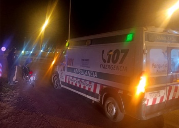 Chocó, huyó y dejó a un joven tirado sobre el asfalto en Posadas