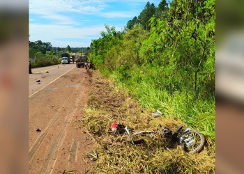 Wanda: dos personas resultaron gravemente heridas tras un choque entre una moto y un camión