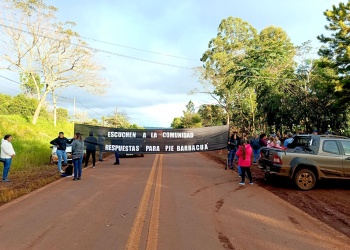 Padres de la Escuela 958 endurecieron la protesta y cortan la ruta 101
