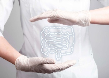 Cuál es la enfermedad que muchos confunden con colon irritable y puede tardar años en detectarse