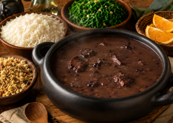 Feijoada con todo, para cocinar sin apuro y disfrutar con amigos