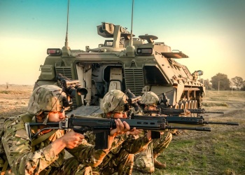 Lanza un plan de reequipamiento militar financiado con ventas de inmuebles y privatizaciones