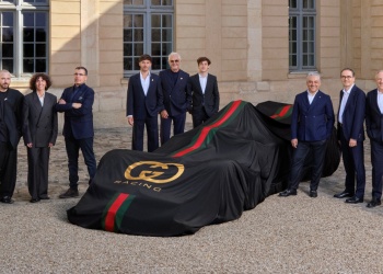 Colapinto se prueba Gucci: la exclusiva marca italiana patrocinará a Alpine en F1