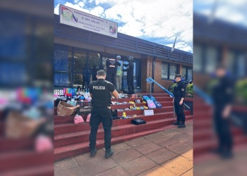Detuvieron a un joven acusado de robar un comercio y recuperaron un arma, celulares y mercadería