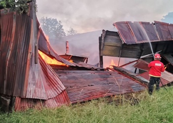 Se reactivó el incendio en el predio abandonado de Garupá