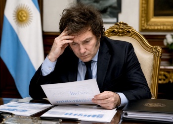 El oficialismo perdió 15 puntos de imagen positiva desde enero y el peronismo recupera competitividad