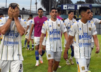 Mitre tropezó en Corrientes y perdió la punta
