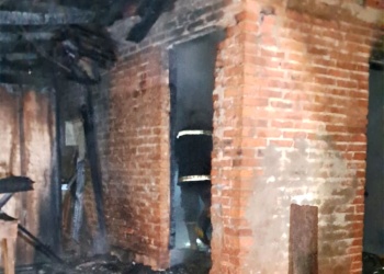 Un hombre murió al incendiarse por completo su vivienda en Jardín América