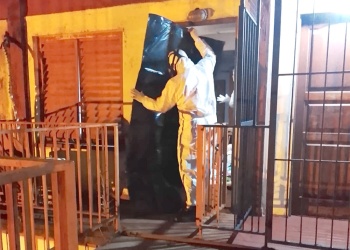 Estaba muerto desde hacía días y lo descubrieron por el olor en su departamento