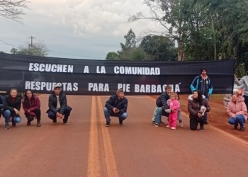 Padres de la Escuela 958 cortan la ruta 101 y amenazan con llevar el reclamo a Posadas
