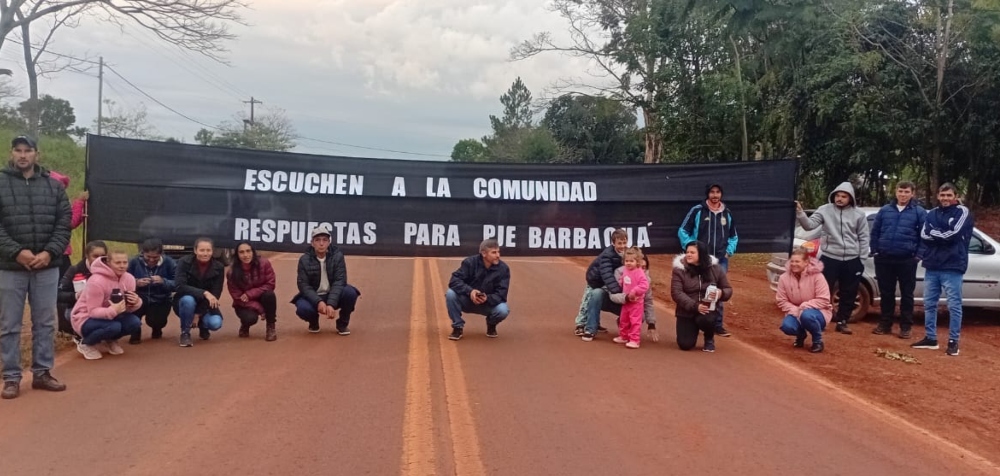 Padres de la Escuela 958 cortan la ruta 101 y amenazan con llevar el reclamo a Posadas