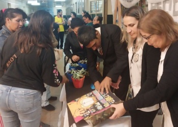 Para batallar la crisis, emprendedoras de San José reparan y reciclan