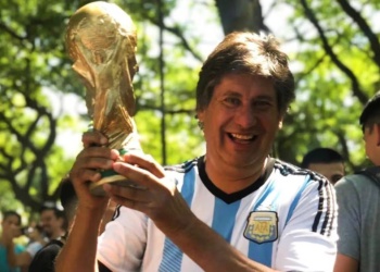 Todo sea por el fútbol: un intendente pidió licencia para irse al Mundial