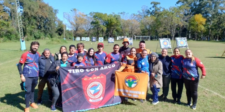 EN LO ALTO. Los representantes provinciales se colgaron varias medallas.