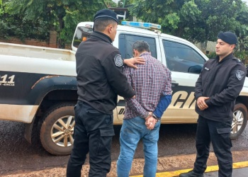 Pedía dinero, no le quisieron dar y destrozó con una escoba un vidrio en un corralón
