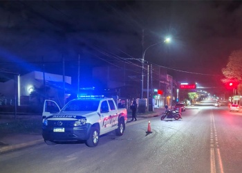 Posadas: buscan a un motociclista que atropelló a un adolescente y escapó