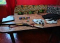Buscan a dos sospechosos por un robo armado y secuestran armas y un chaleco de Gendarmería