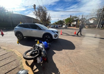 Choque entre un auto y una moto dejó dos heridos en Posadas