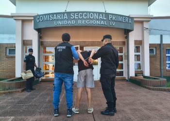 Detuvieron a un joven de 19 años y a su madre por el robo de una botella de fernet en un kiosco