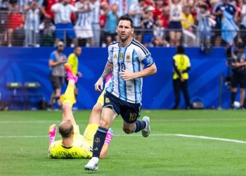 Con dos golazos de Messi, la Argentina le gan� a Austria sobre el final y asegur� su clasificaci�n a la siguiente ronda del Mundial