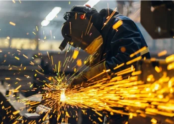 La industria y la construcción volvieron a ubicarse en terreno negativo en abril