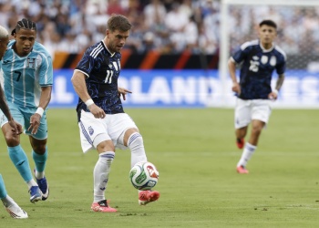 Lautaro y Simeone le dieron la victoria a Argentina frente a Honduras