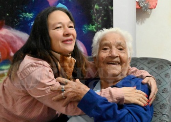 Doña Ángela, la partera del Chaquito y sus 48 años dedicada a traer niños al mundo: “Dios me ayudó”