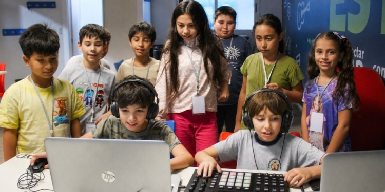 MEZCLAR PATRIA Y MÚSICA. Los participantes deben contar con un docente acompañante.