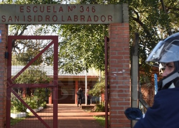 En el límite de la ciudad, una escuela que no para