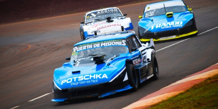 Foto: gentileza Franco Finke pintó su auto en modo Selección Argentina.  Foto: gentileza A. Cabriza.