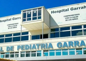 Histórico: realizaron un trasplante simultáneo a dos hermanas gemelas en el Hospital Garrahan