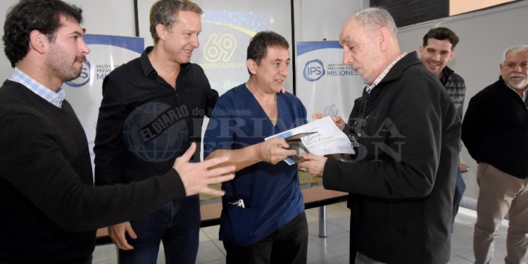RECONOCIMIENTO. Benmaor encabezó el homenaje a los trabajadores de la obra social provincial.