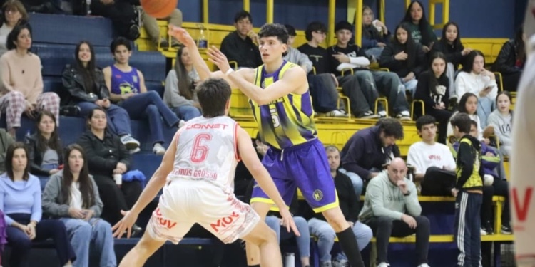 A PASO FIRME. Mitre barrió su serie frente a Dos Bosco en dos partidos.