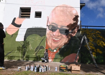 Posadas rinde homenaje al Indio Solari a través de un mural