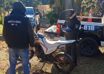 Identificaron a un adolescente que realizaba peligrosas maniobras en moto sobre una avenida de Oberá
