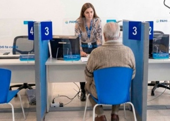 Crisis en el PAMI: clínicas en todo el país amenazan con suspender turnos y cirugías