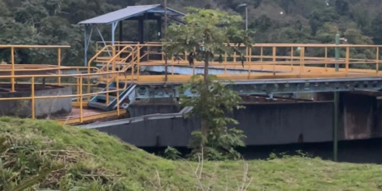 PARADOJA. Cerca del río y rodeados de cauces, los vecinos del municipio padecen la falta del líquido elemento.