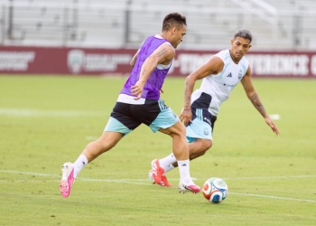 Juega la Selección Argentina: Scaloni definió el once titular