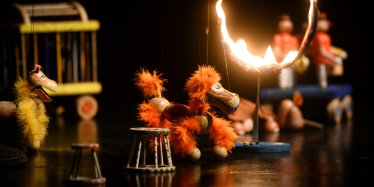 MUNDO DE MARIONETAS. Teatro Colibrí se despide de Posadas con su espectáculo.