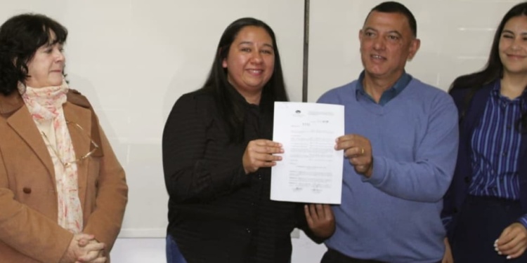 POR RESOLUCIÓN. Con la habilitación del aula, se crearon dos cargos.