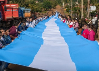 Una bandera de 120 metros volverá a recorrer las calles de El Soberbio