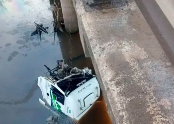 Camionero misionero sobrevivió a un impactante choque en la Ruta 14 y cayó al río Gualeguaychú