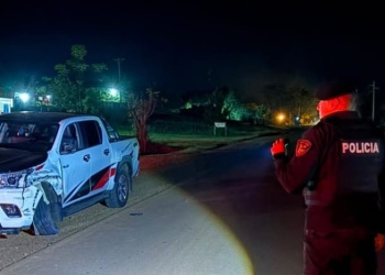Buscan al conductor que abandonó una camioneta tras un choque en El Soberbio