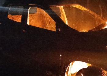 Una camioneta fue consumida por las llamas durante la madrugada
