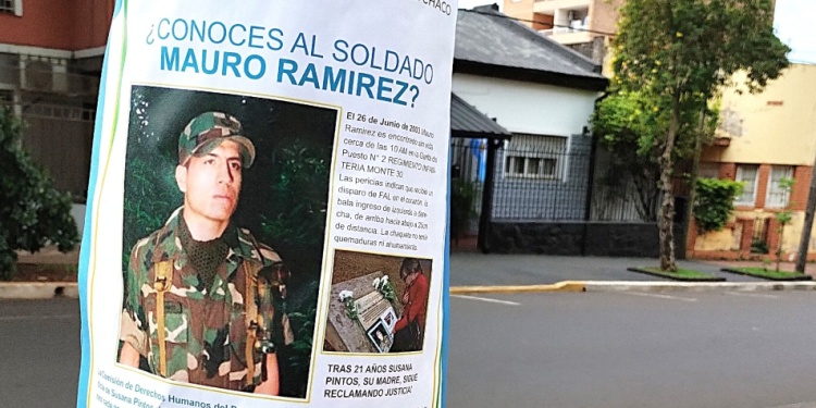 RECUERDO PRESENTE. En cada aniversario se reaviva en las calles posadeñas el reclamo en afiches que combatan al olvido.