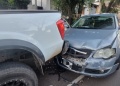 Posadas: perdió el control de su auto y chocó contra una camioneta estacionada
